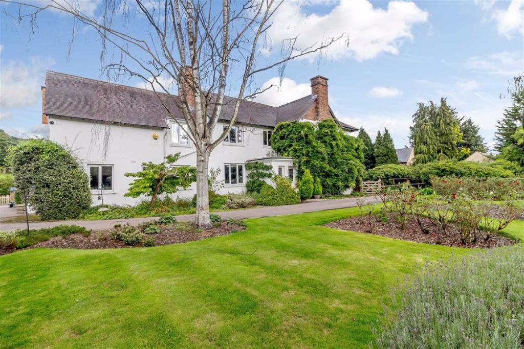 6 bedroom detached house for sale in Church Road, Longhope