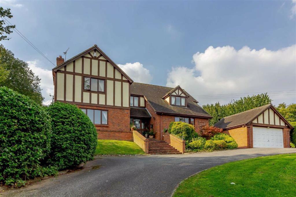 4 bedroom detached house for sale in Hereford, Herefordshire, HR2