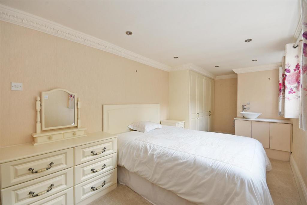 2 bedroom detached house for sale in Ranmoor Road, Sheffield, S10