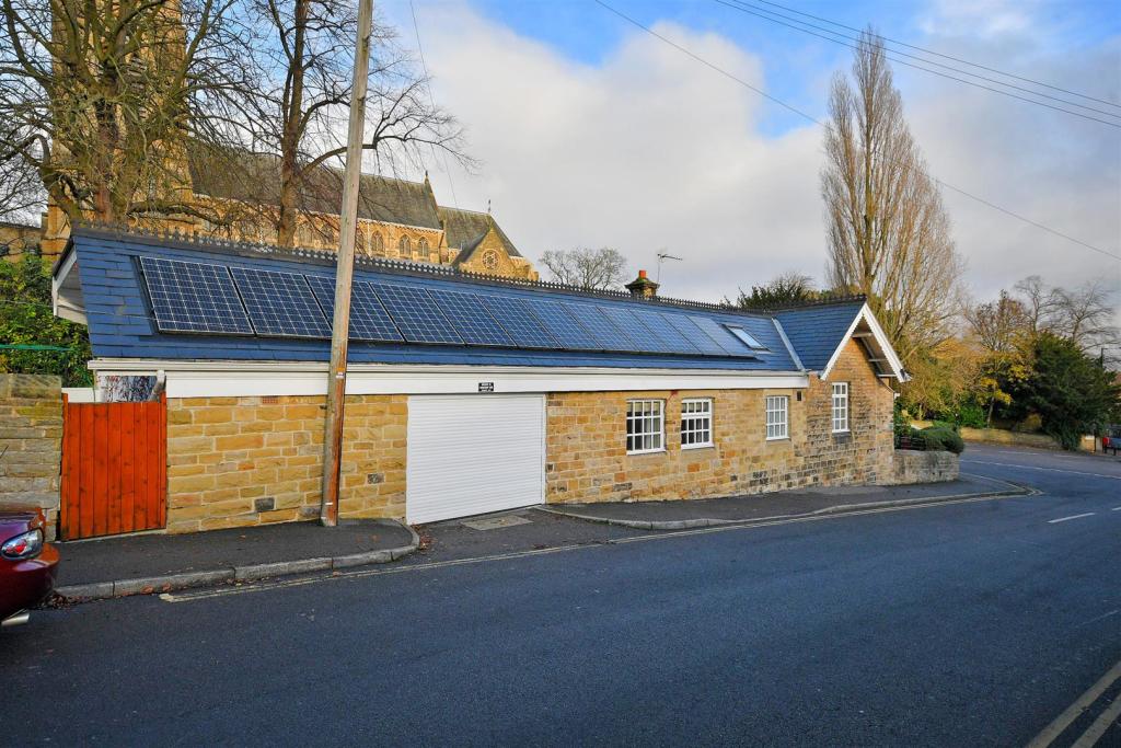 2 bedroom detached house for sale in Ranmoor Road, Sheffield, S10