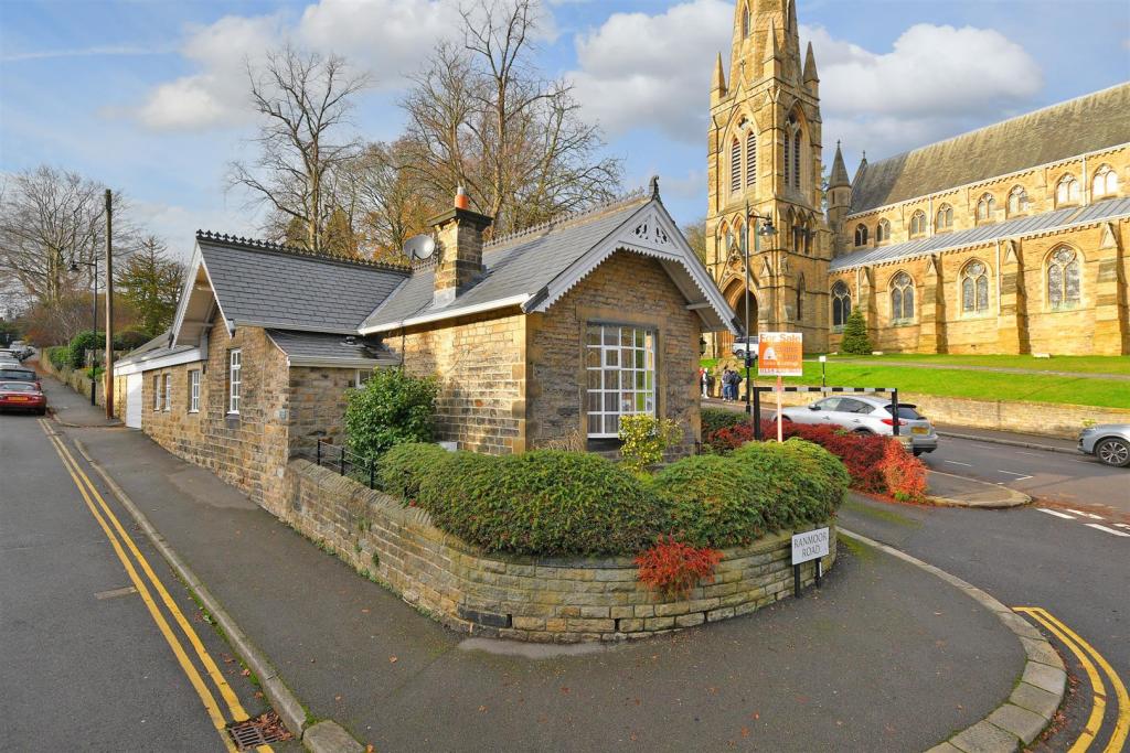 2 bedroom detached house for sale in Ranmoor Road, Sheffield, S10