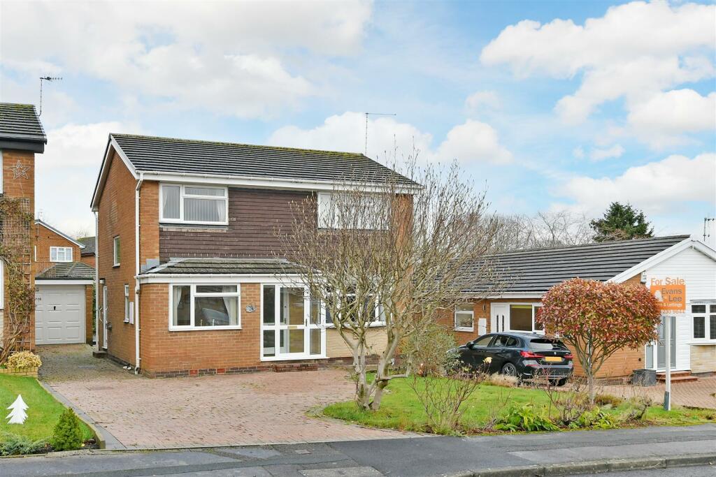 3 bedroom detached house for sale in Ormesby Close, Dronfield Woodhouse