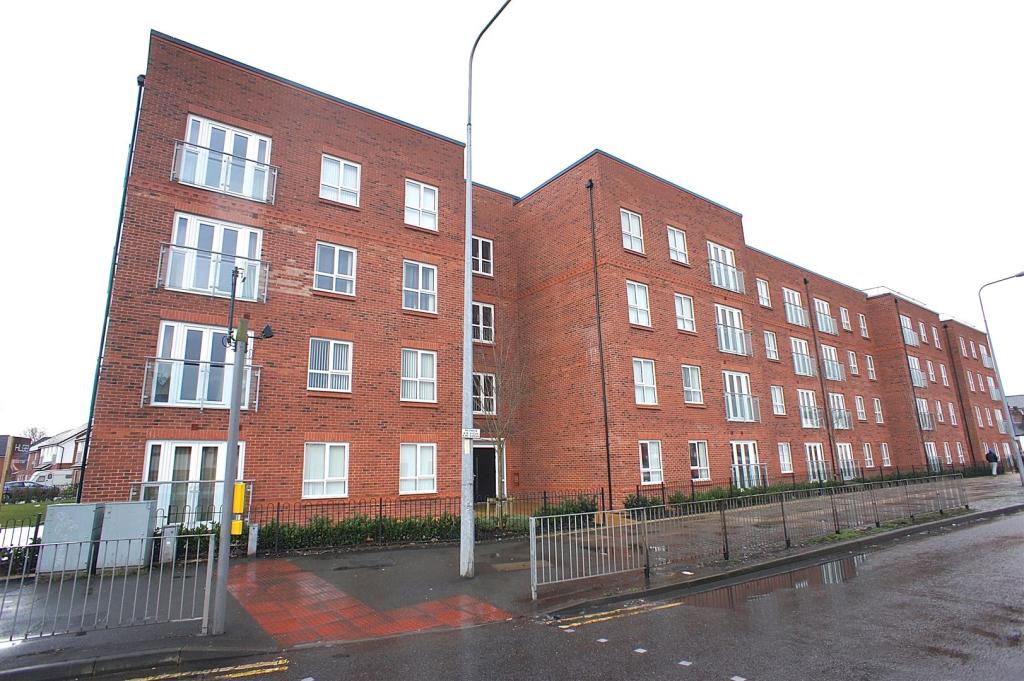 2 bedroom apartment for rent in Spires View, Lintott Gardens
