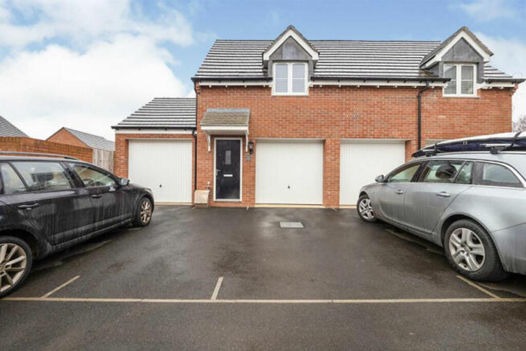 Main image of property: 11 Symmons Close, Bovey Tracey TQ13 9GW