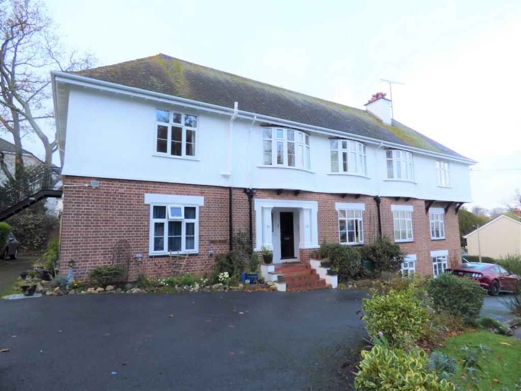 Main image of property: Oak Park Villas, High Trees, EX7