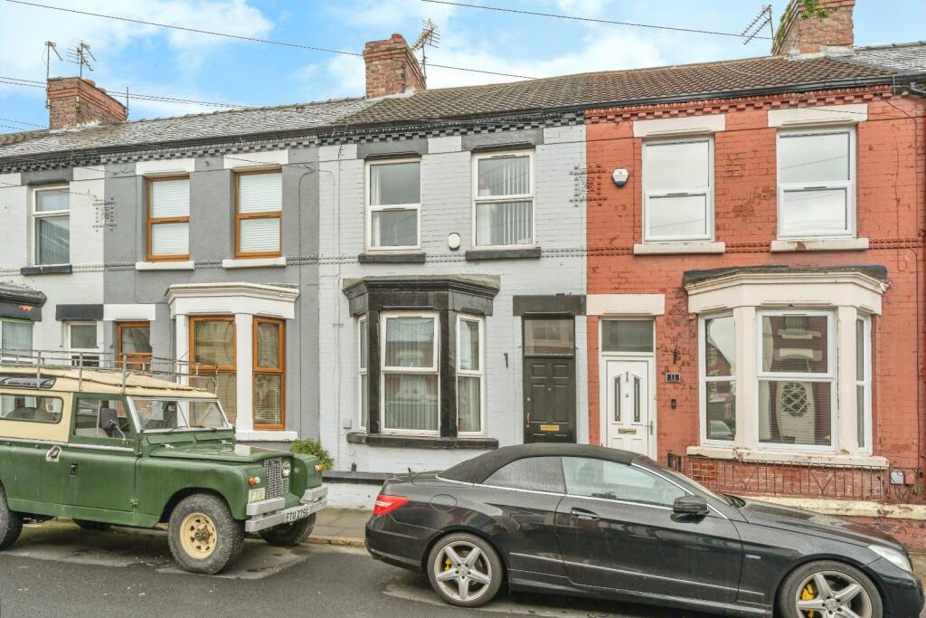 3 bedroom terraced house for sale in Ennismore Road, Old Swan