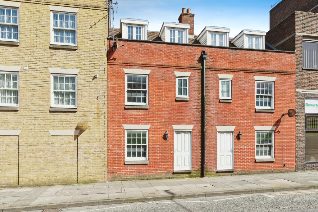 Main image of property: Queens Courtyard, Dover