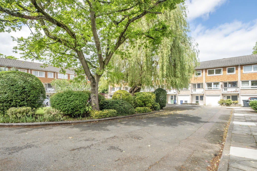 Main image of property: Mount Avenue, Ealing, W5