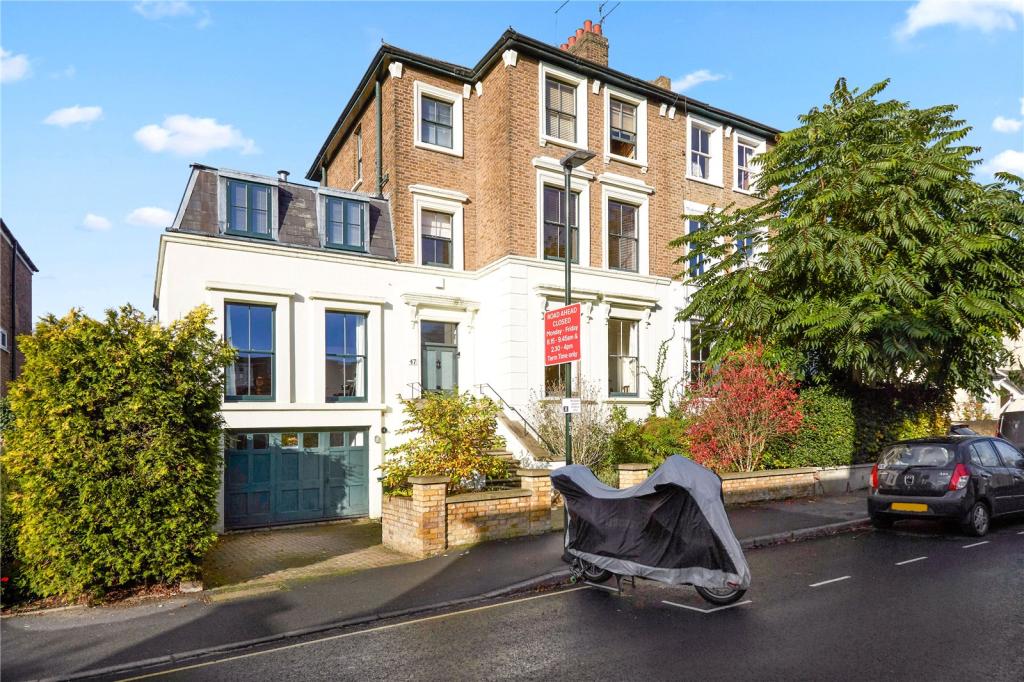 5 bedroom semidetached house for sale in Lower Teddington Road