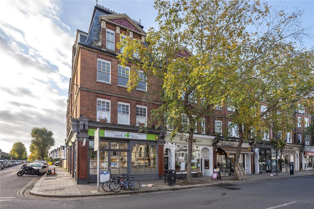 2 bedroom flat for sale in High Street, Teddington, TW11