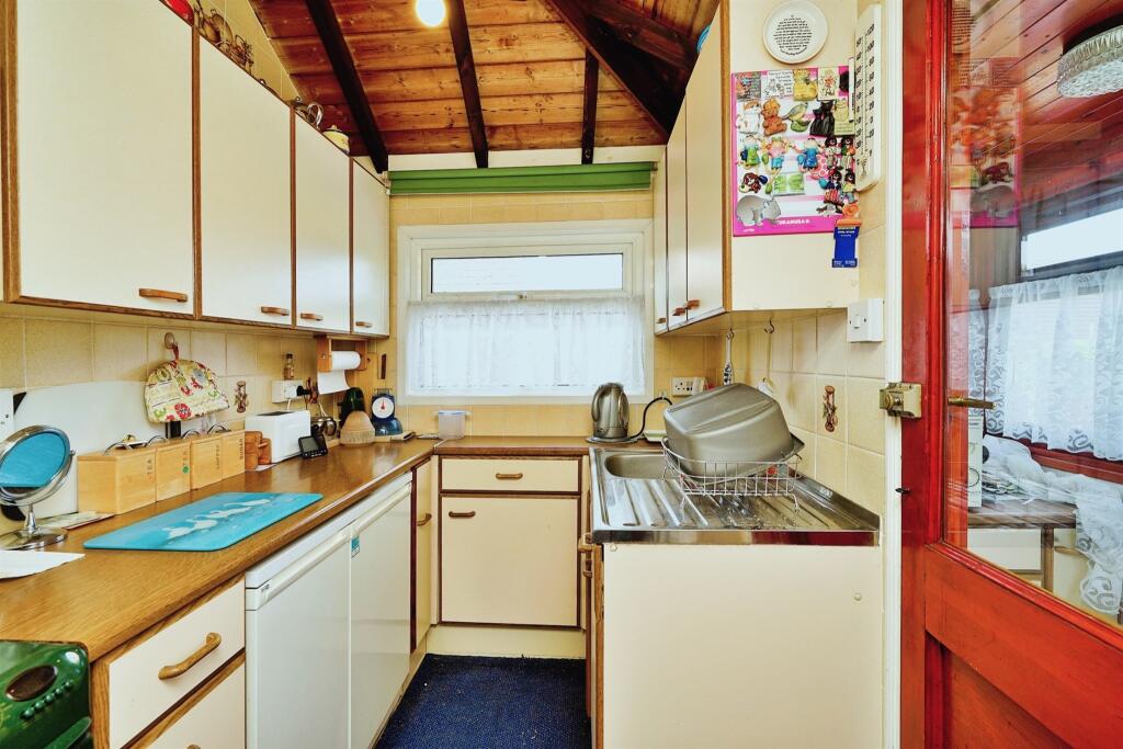 2 bedroom detached bungalow for sale in Fakes Road, Hemsby, Great
