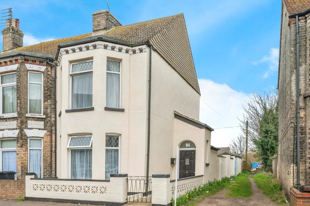 3 bedroom end of terrace house for sale in Anson Road, Great Yarmouth, NR31