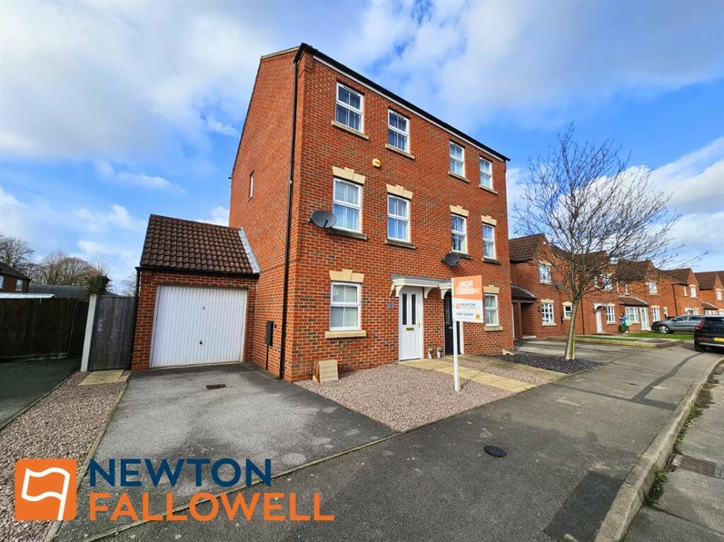 3 bedroom semidetached house for sale in King Road, Warsop, NG20