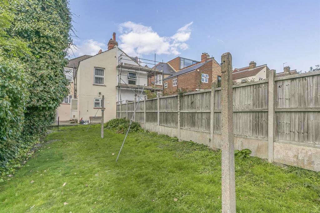 2 bedroom flat for sale in Upper Walthamstow Road, Walthamstow, London, E17