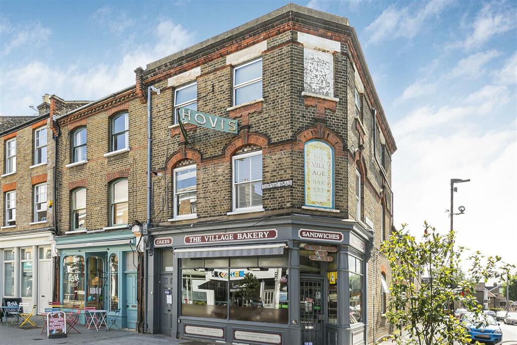 1 bedroom flat for sale in Orford Road, Walthamstow, London, E17