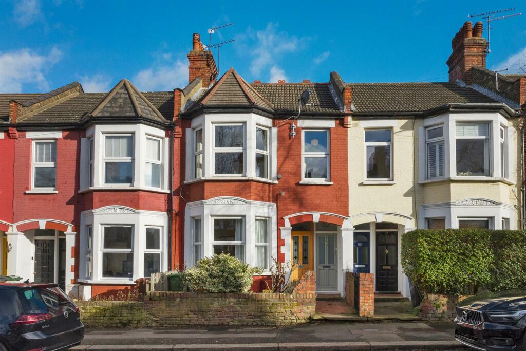 3 bedroom flat for sale in Howard Road, Walthamstow, London, E17