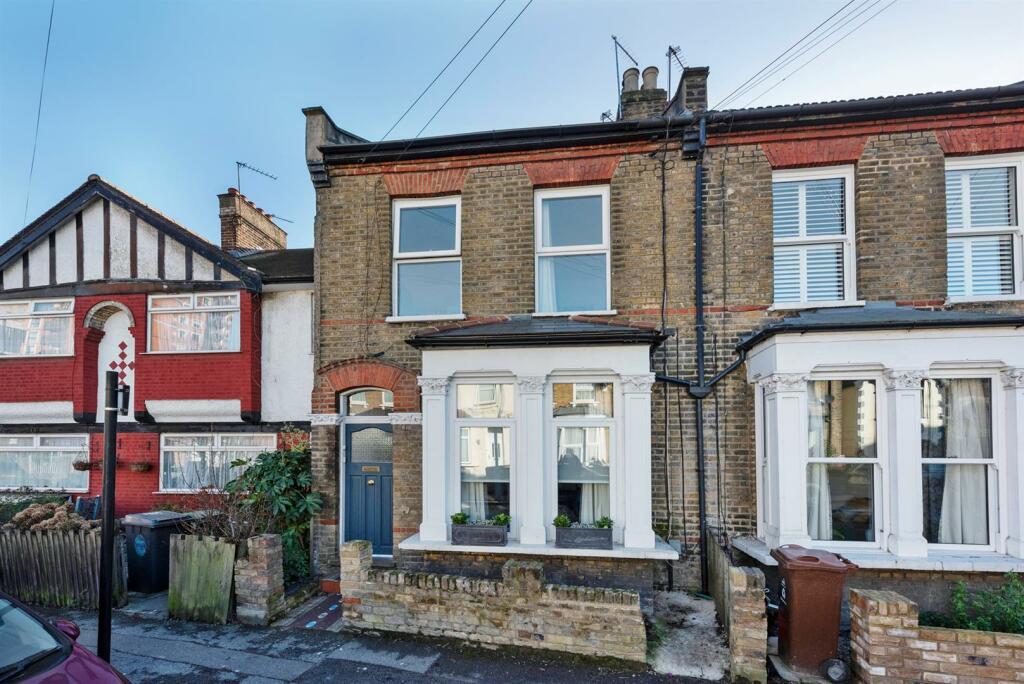 2 bedroom flat for sale in Vallentin Road, Walthamstow, London, E17