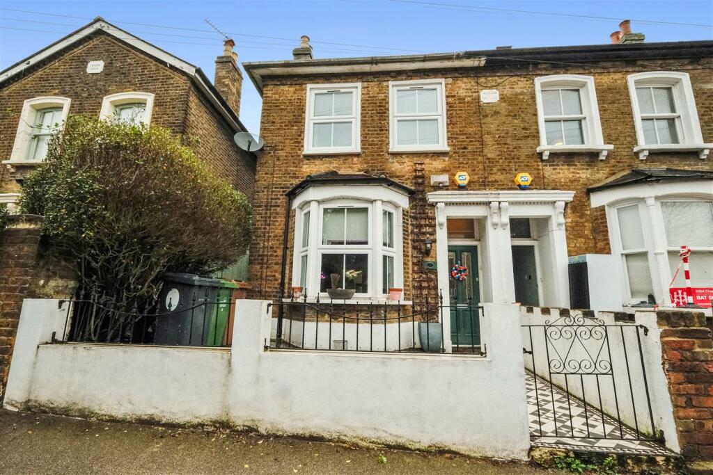 5 bedroom semidetached house for sale in Barclay Road, Walthamstow, London, E17