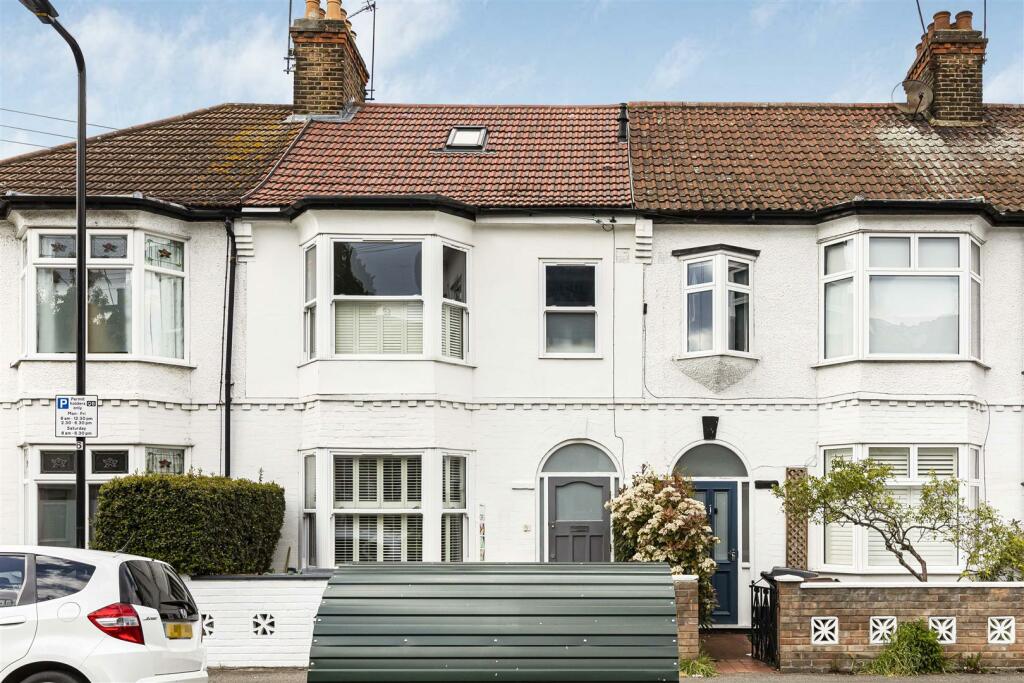 2 bedroom flat for sale in Bowdon Road, Walthamstow, London, E17