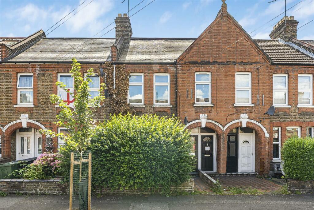 1 bedroom for sale in Blyth Road, Walthamstow, London, E17