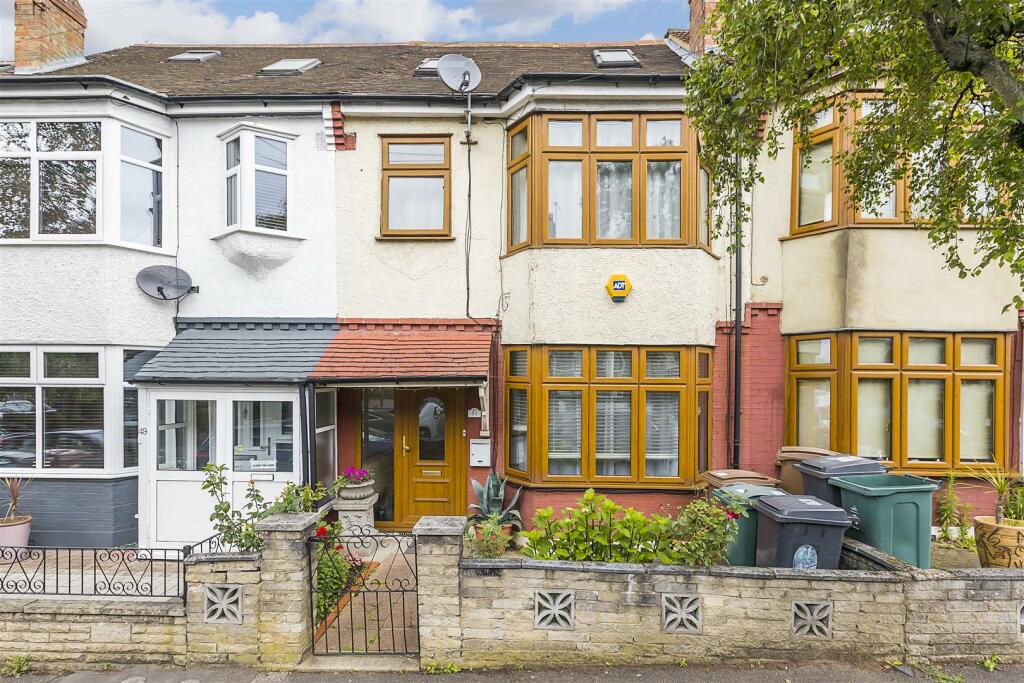 4 bedroom terraced house for sale in Pentire Road, Walthamstow, London, E17