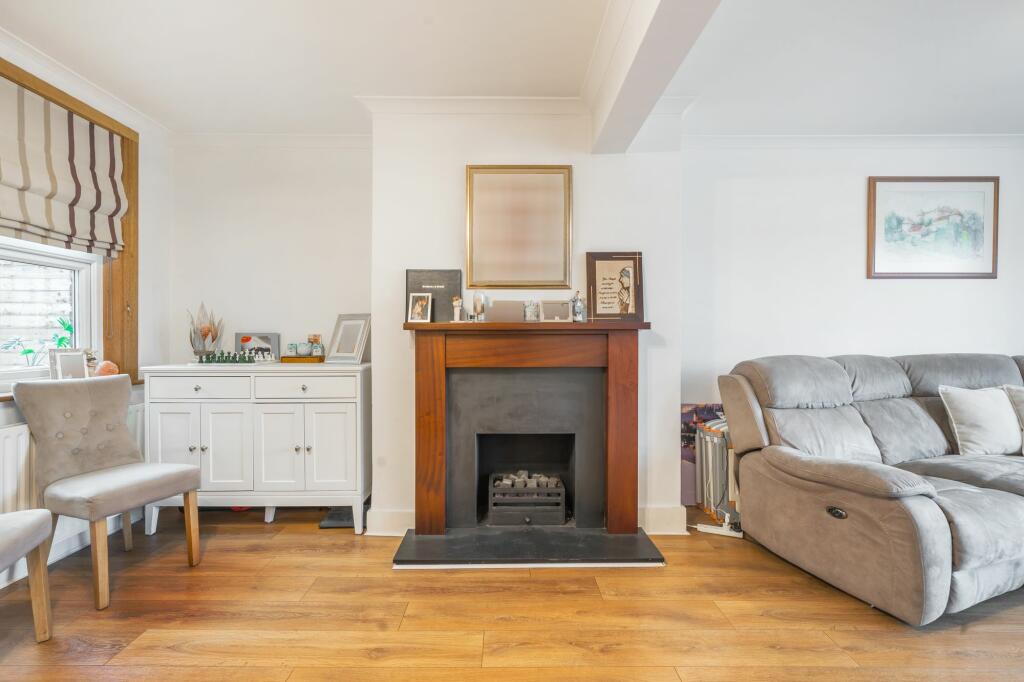 3 bedroom terraced house for sale in Hook Road, Epsom, KT19