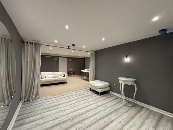 Additional property image - 5 Hove Park Villas, Hove  BN3 6HP