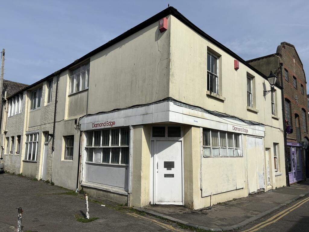 Main image of property: 126 Gloucester Road, Brighton  BN1 4BU