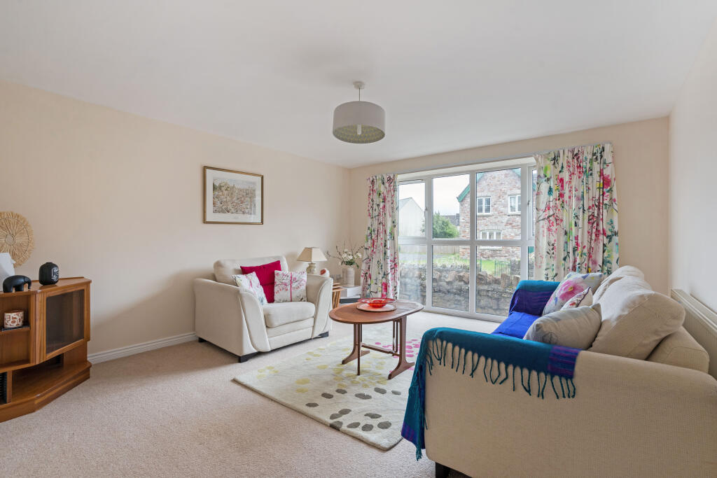 3 bedroom flat for sale in Weston Road, Long Ashton, BS41