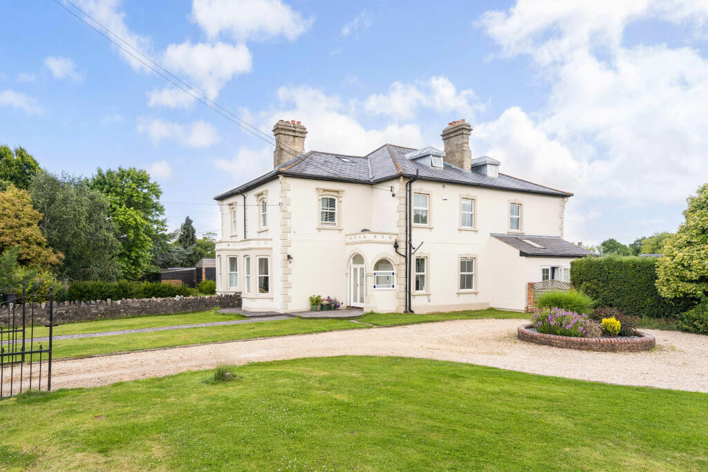 6 bedroom semidetached house for sale in New Passage Road, Redwick, BS35