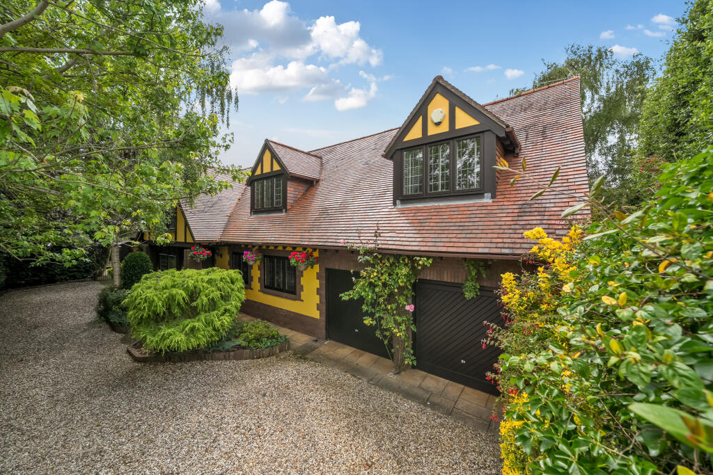 Main image of property: Cleeve Court, Bristol, BS16