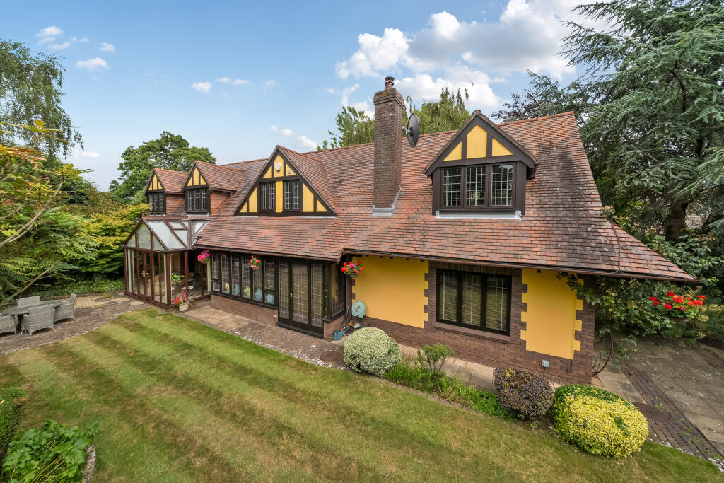 Main image of property: Cleeve Court, Bristol, BS16