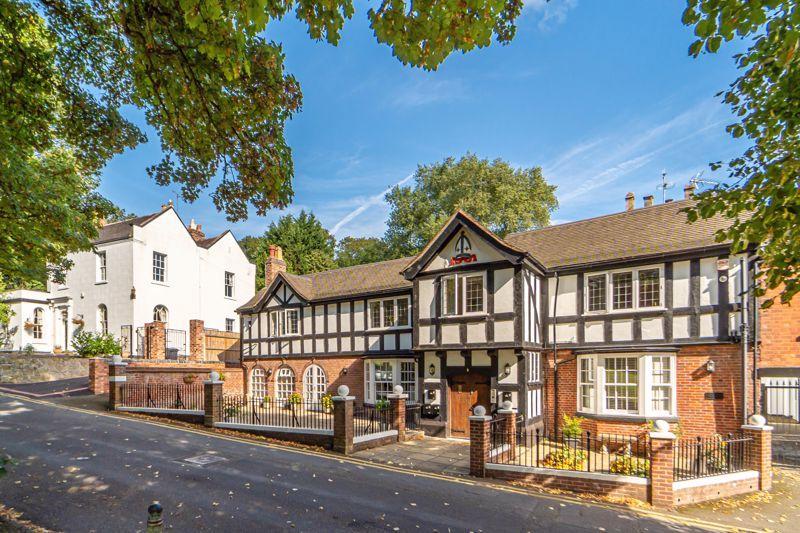 2 bedroom apartment for sale in Lower Green, Tettenhall, Wolverhampton, WV6