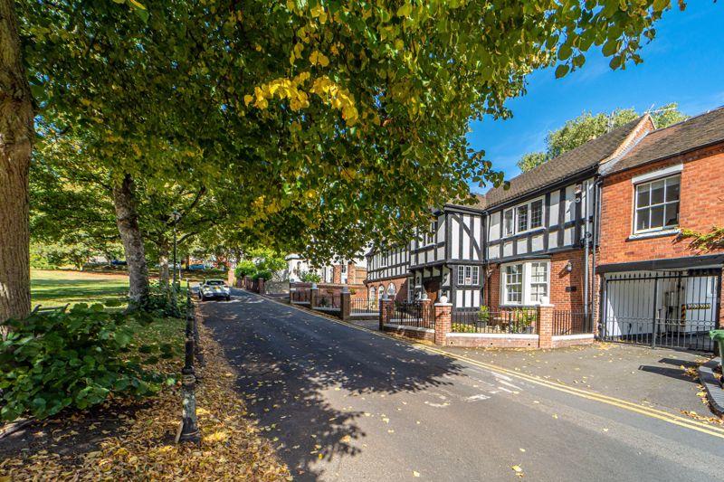 2 bedroom apartment for sale in Lower Green, Tettenhall, Wolverhampton, WV6