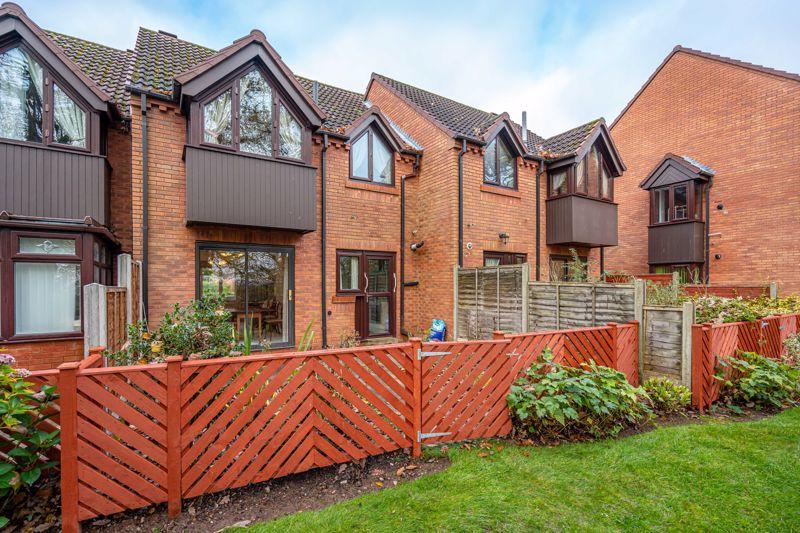2 bedroom cottage for sale in Highgrove, Tettenhall, Wolverhampton, WV6