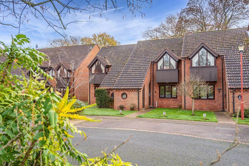 2 bedroom cottage for sale in Highgrove, Tettenhall, Wolverhampton, WV6