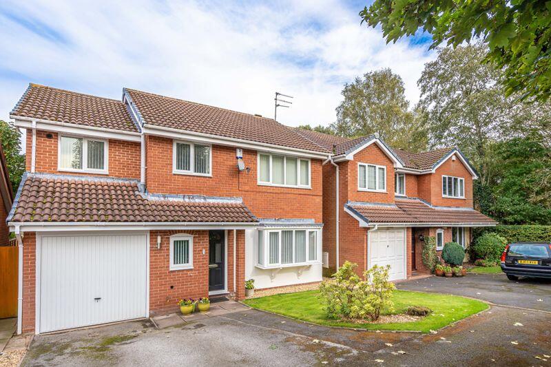 4 bedroom detached house for sale in Sunningdale Avenue, Perton