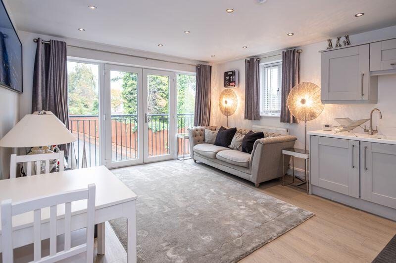 Apartment to rent on Lower Green, Tettenhall, Wolverhampton