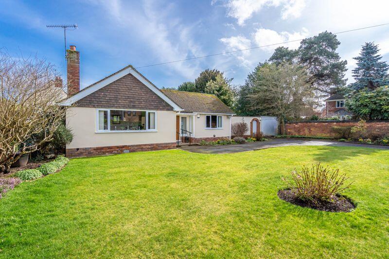 2 bedroom bungalow for sale in Keepers Lane, Tettenhall, Wolverhampton, WV6