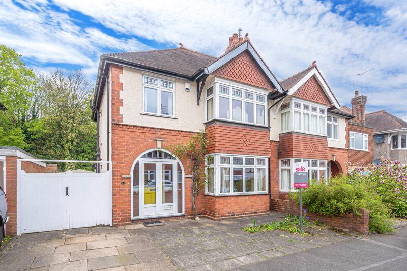 3 bedroom semidetached house for sale in York Gardens, Finchfield