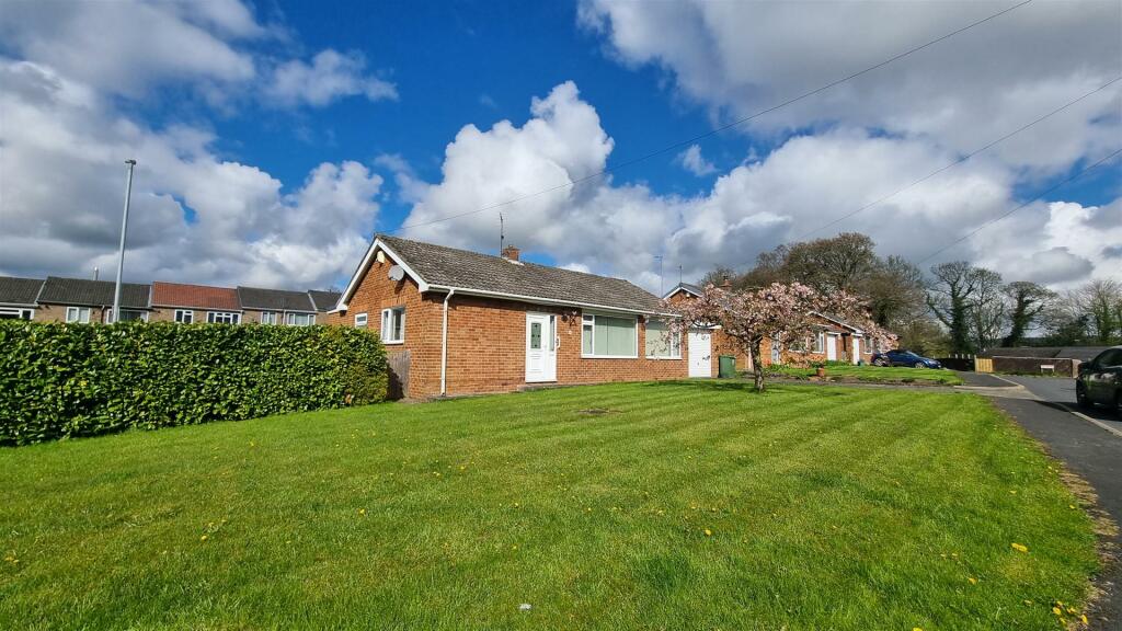 2 bedroom bungalow for sale in Parkside, Howden Le Wear, Crook, DL15