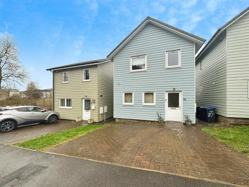 3 bedroom detached house for sale in Howden Green, Howden Le Wear