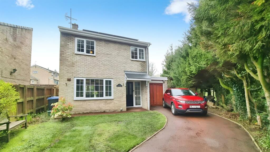 3 bedroom detached house for sale in Deneside, Howden Le Wear, DL15