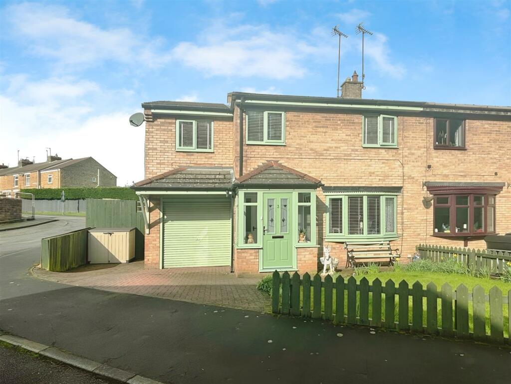 4 bedroom semidetached house for sale in Deneside, Howden Le Wear, DL15