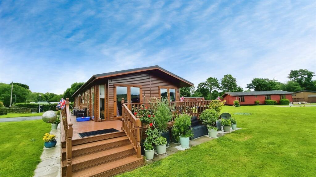 2 bedroom bungalow for sale in Station Lodge Park, Wolsingham, Weardale, DL13