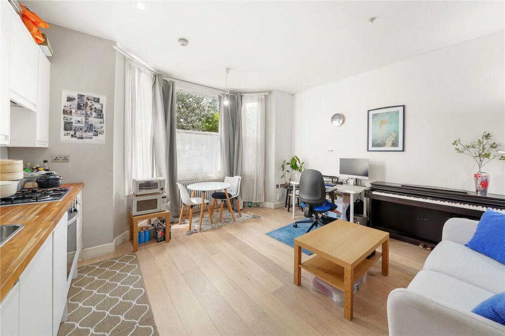 1 bedroom apartment for sale in Twyford Avenue, London, W3