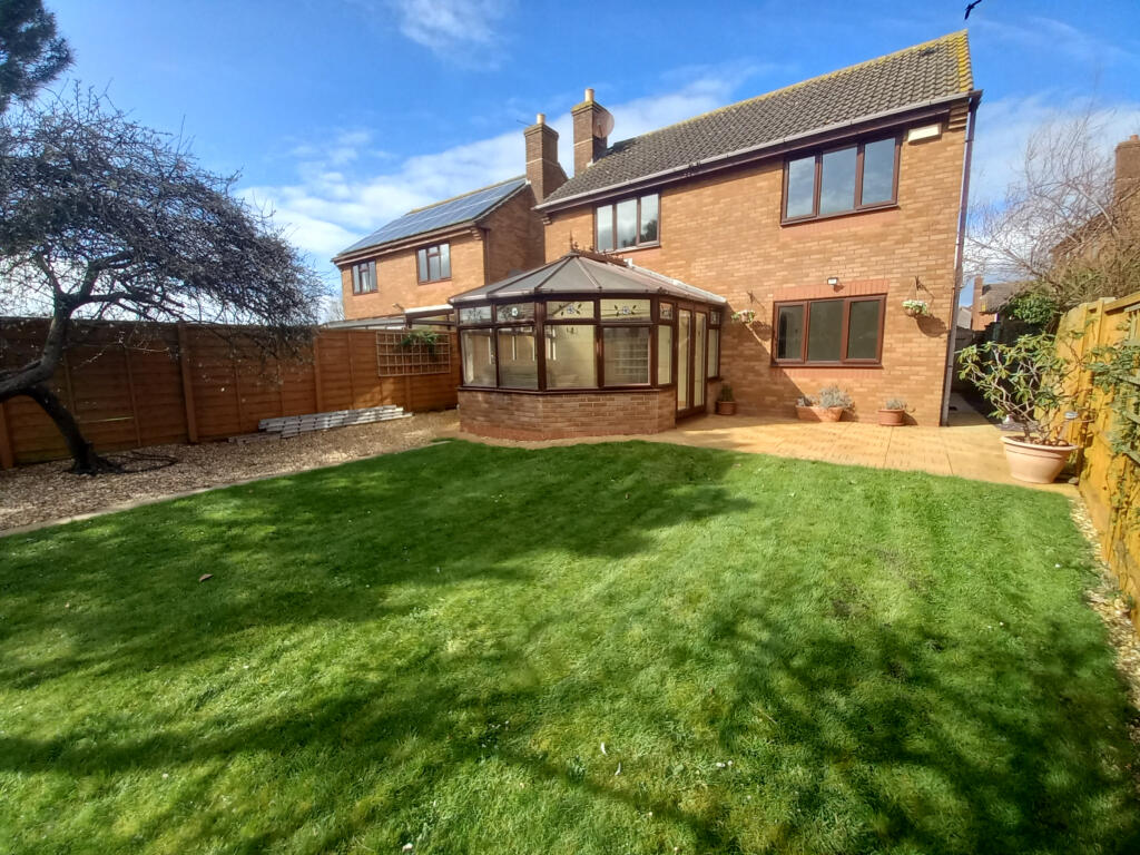 4 bedroom detached house for sale in Long Croft, Yate, Bristol, BS37