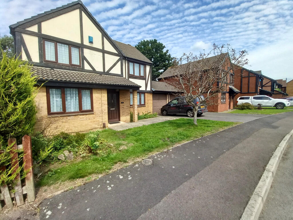 4 bedroom detached house for sale in Homefield, Yate, Bristol, BS37