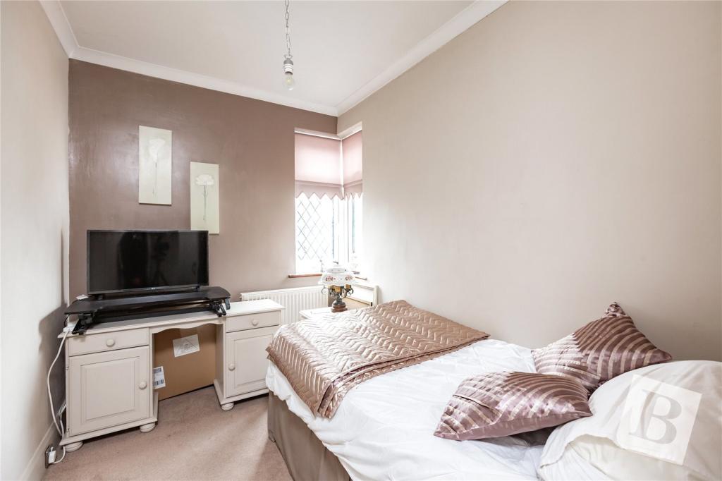 3 bedroom semidetached house for sale in Gaynes Park Road, Upminster, RM14