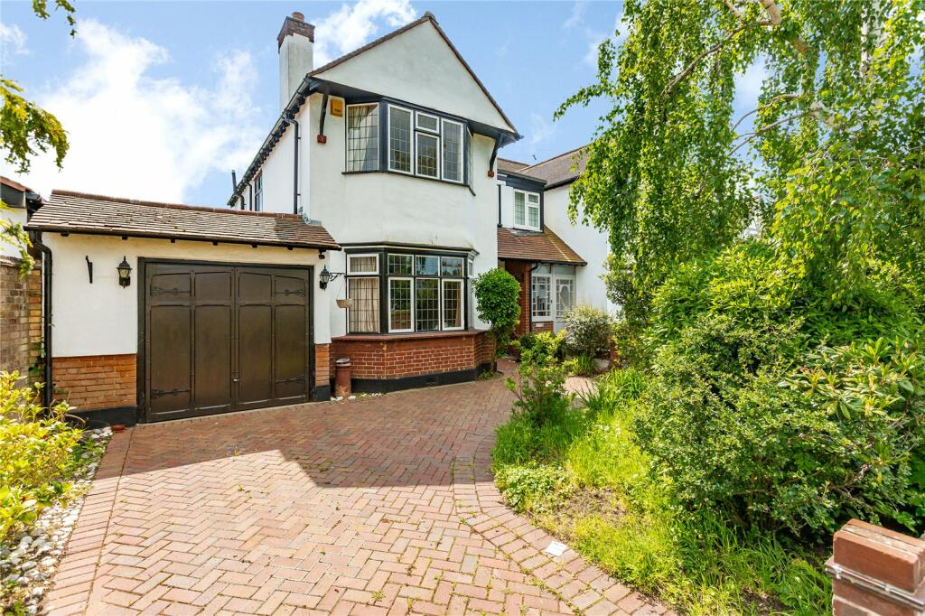 3 bedroom semidetached house for sale in Gaynes Park Road, Upminster, RM14